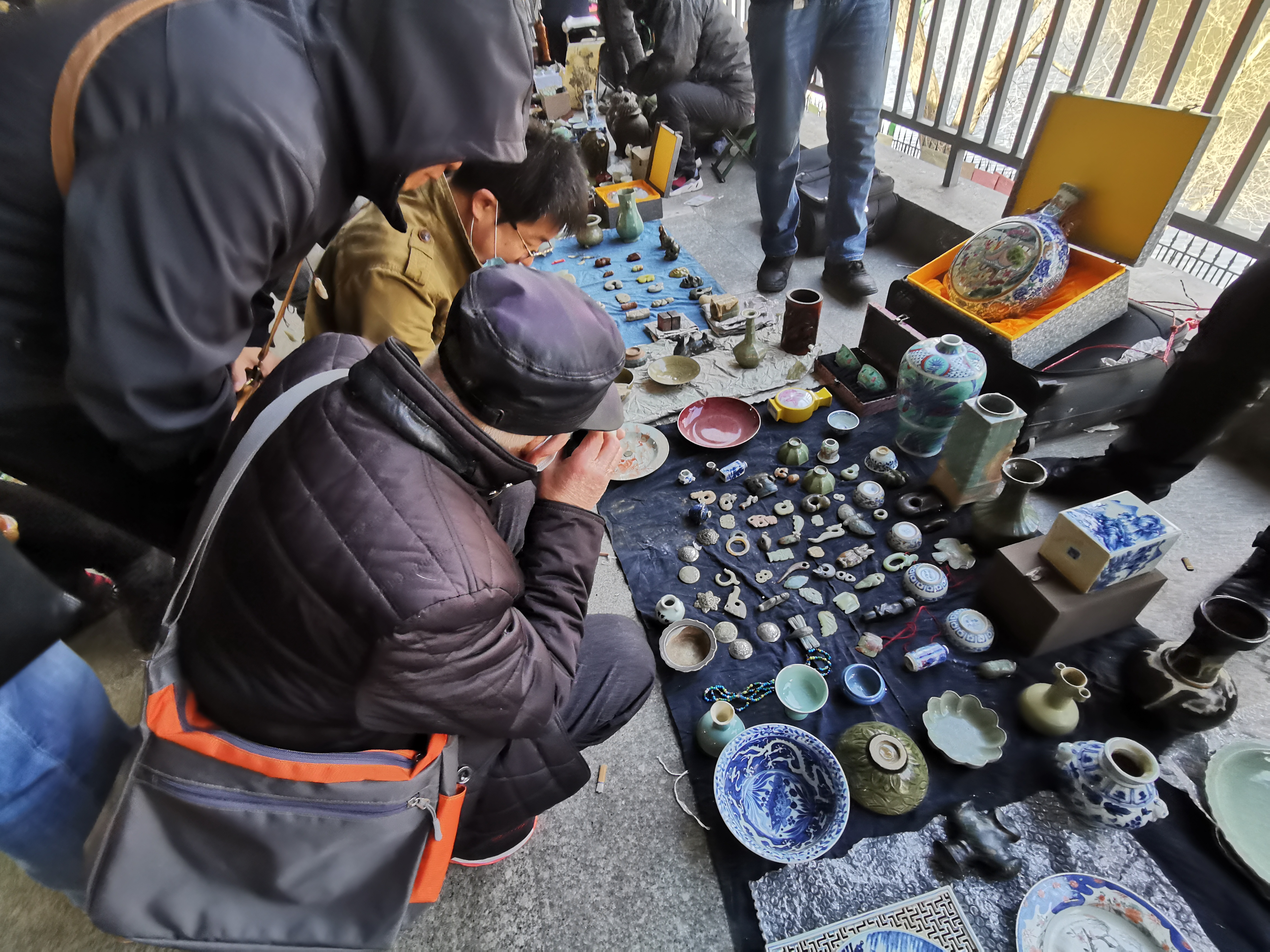 沈阳古玩市场都能买到啥,逛地摊古玩古董老物件