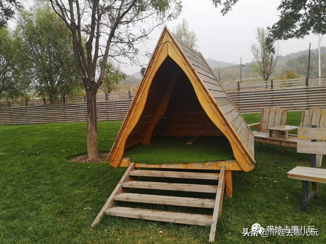 住别墅、滚草坪、躺在床上看电影，密云轻奢营地的花样玩法