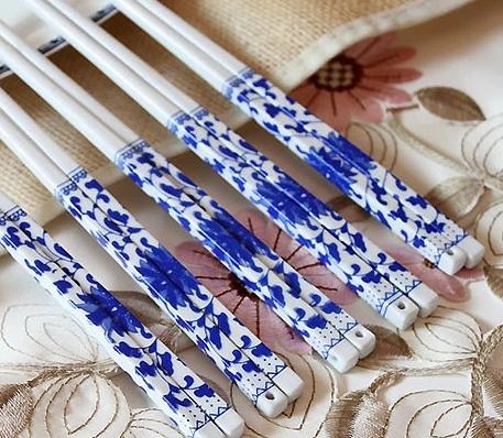 塑料筷和金属筷子哪个好,木筷竹筷玻璃纤维筷哪个更好