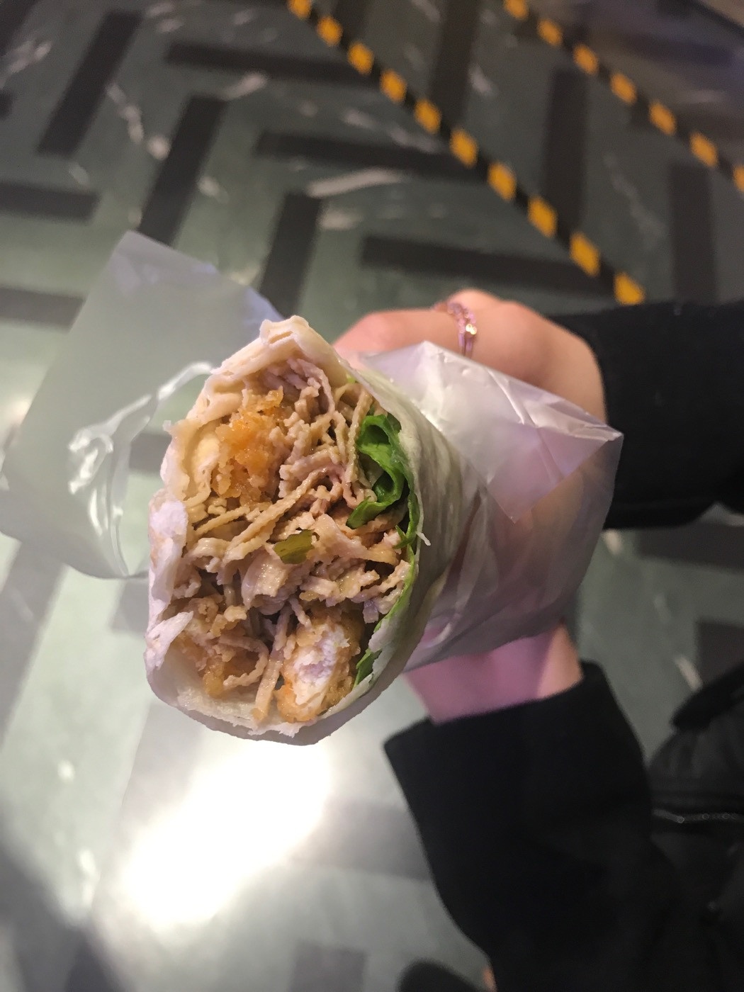 洛阳这家看上去简陋小店，是我的新宠，一到饭点就排队