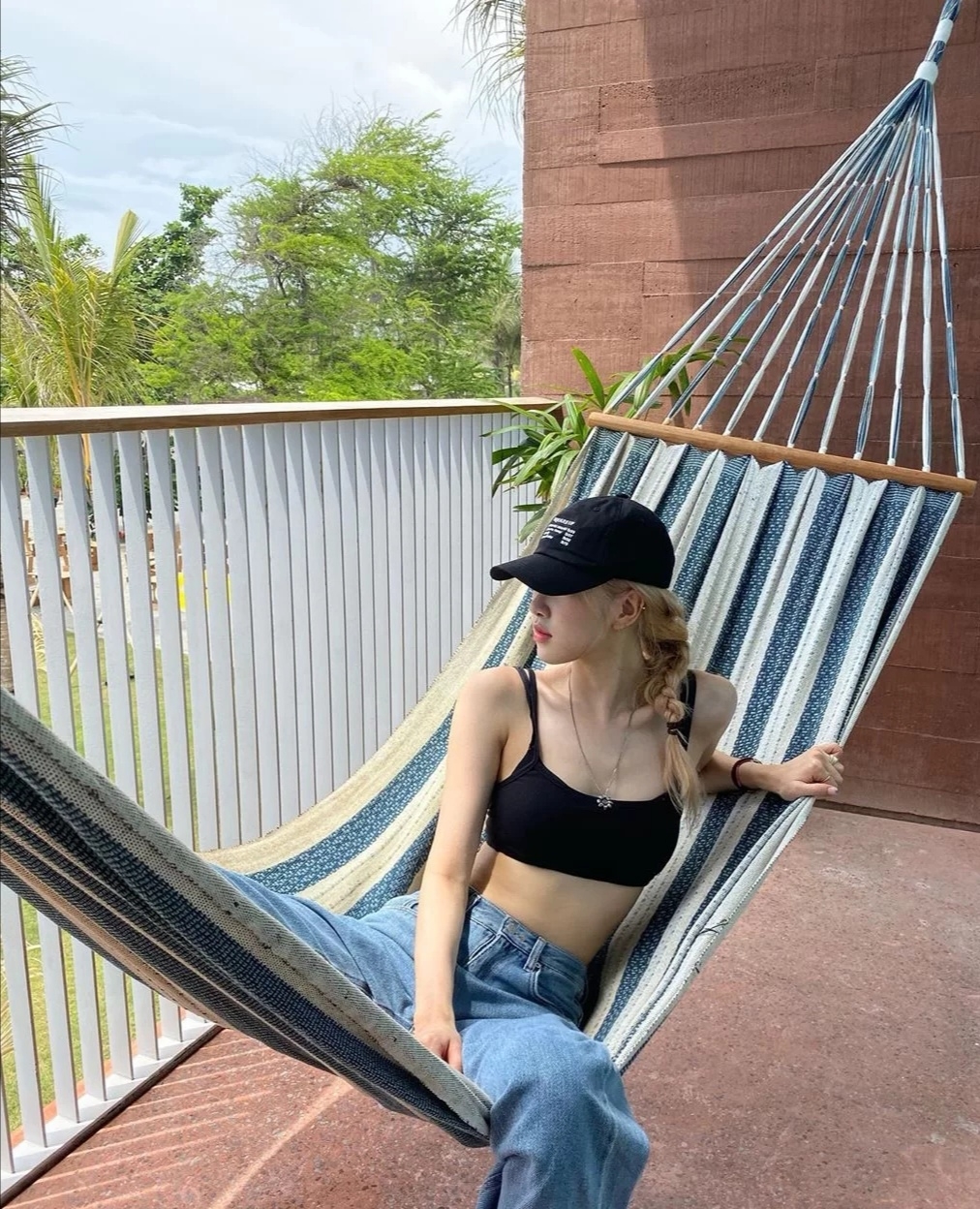 澳洲野玫瑰朴彩英*服私**穿搭，冷艳有气质，不愧是台风超棒的爱豆