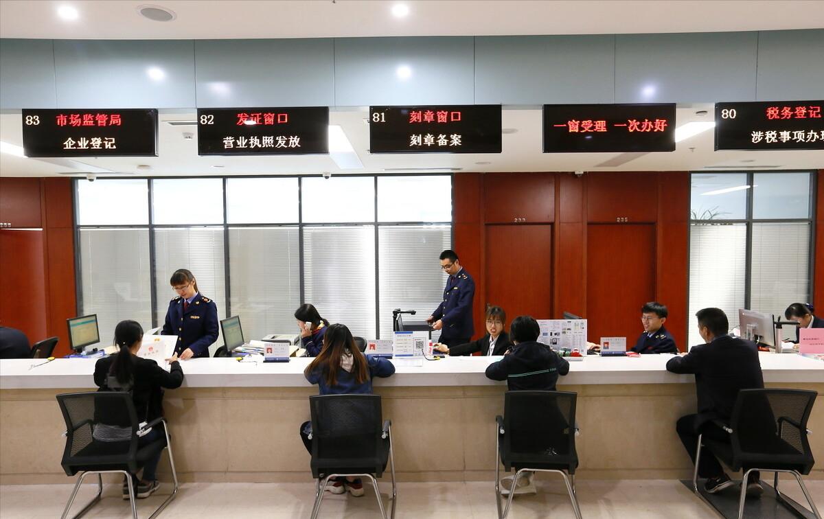 餐馆就餐食物中毒商家该怎么解决,员工在宿舍饮食中毒怎么索赔