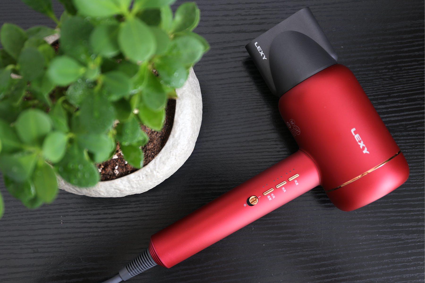 戴森dyson supersonic 吹风机hd08 (戴森吹风机和莱克涡扇吹风机对比)