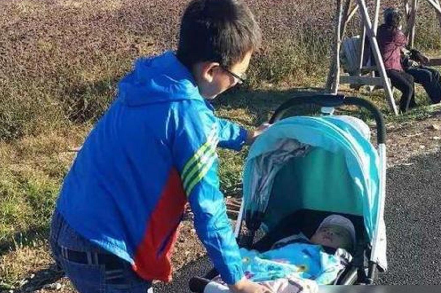 哥哥再次见到妹妹后失声痛哭,哥哥见到妹妹紧紧拥抱痛哭