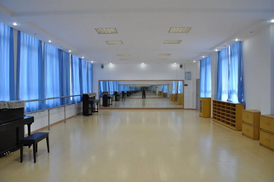 广州市白云中学,明德至善博学笃行广州高中