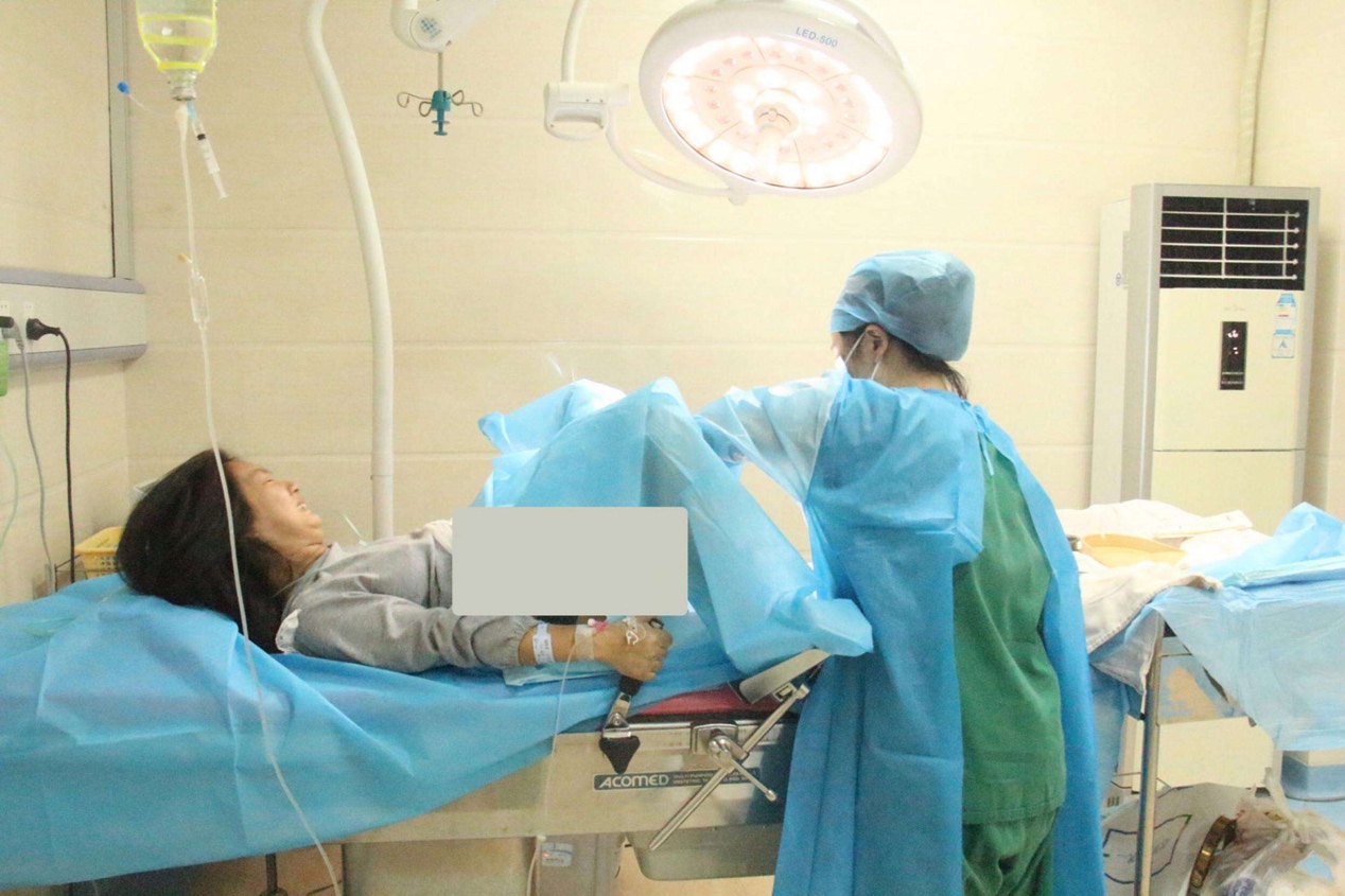 顺产时胎儿是怎么从产道娩出的？组图给你答案，看完觉得*体下**一凉