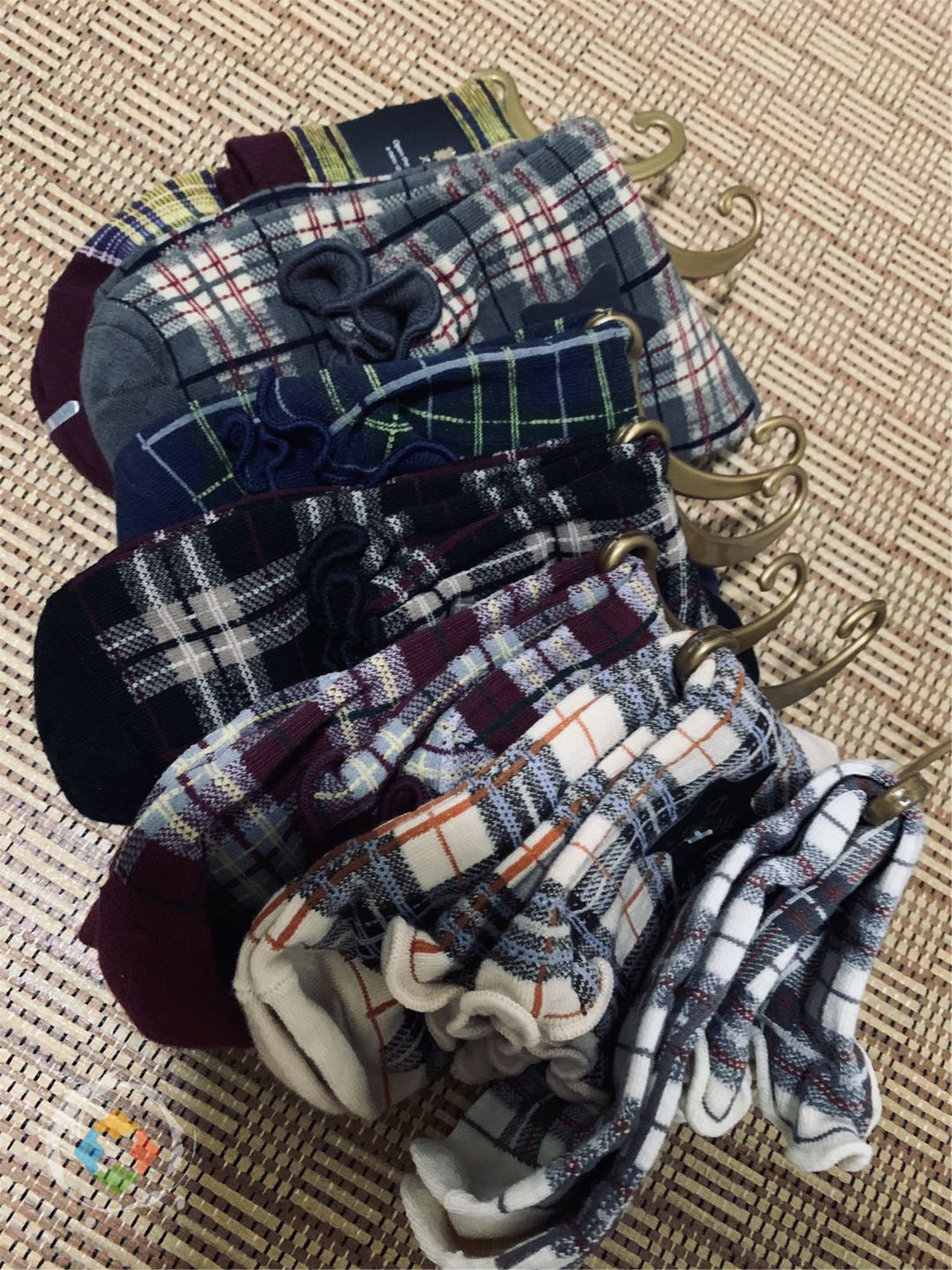 摆地摊袜子10块钱7双能赚钱吗,女大学生摆地摊一晚只赚5块钱