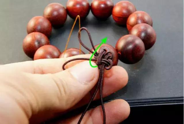 单绳隔珠打结视频教程,手串伸缩加珠绳打结法