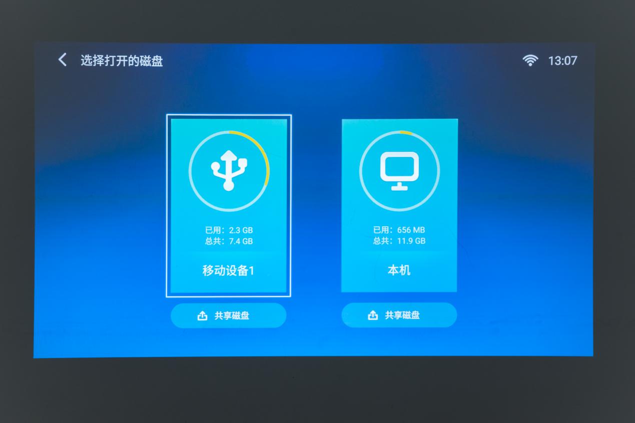 喜欢看电影买电视还是投影仪,喜欢看电影买投影仪