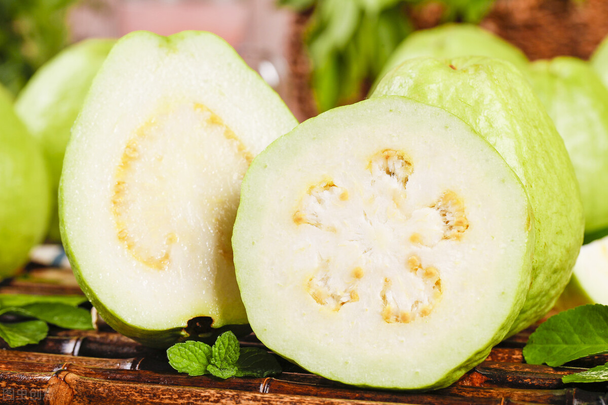 芭乐水果的特点有哪些呢,芭乐的味道和哪种水果味道接近