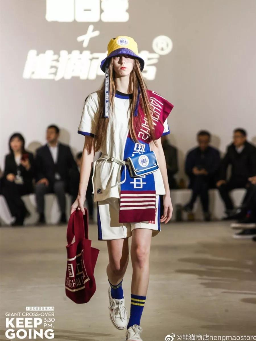 新的脑白金广告,洗脑广告鼻祖脑白金跨界出潮服