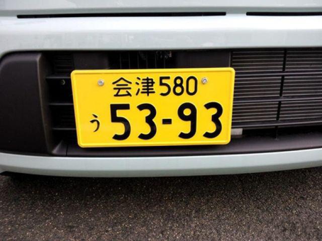 中国的车牌为什么这么丑？网友：我们只看数字···