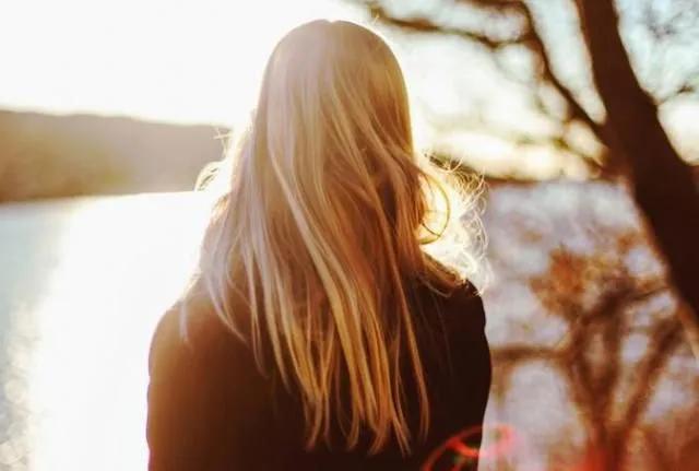 假如她在年轻的时候洁身自好，是否有另一种的人生