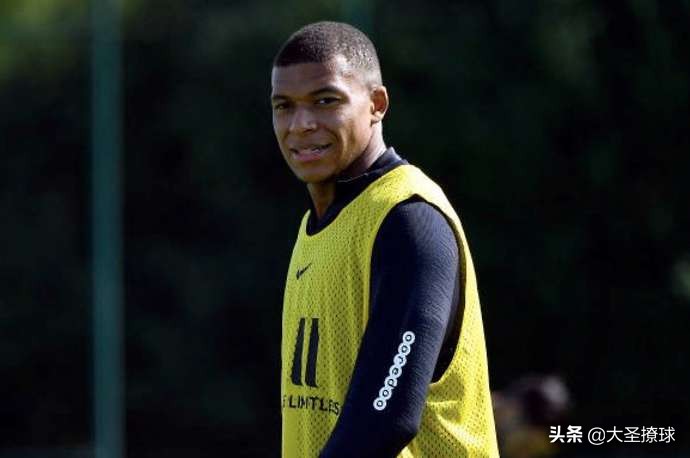 世界足坛对抗第一人,世界足球左右脚哪个球员最厉害