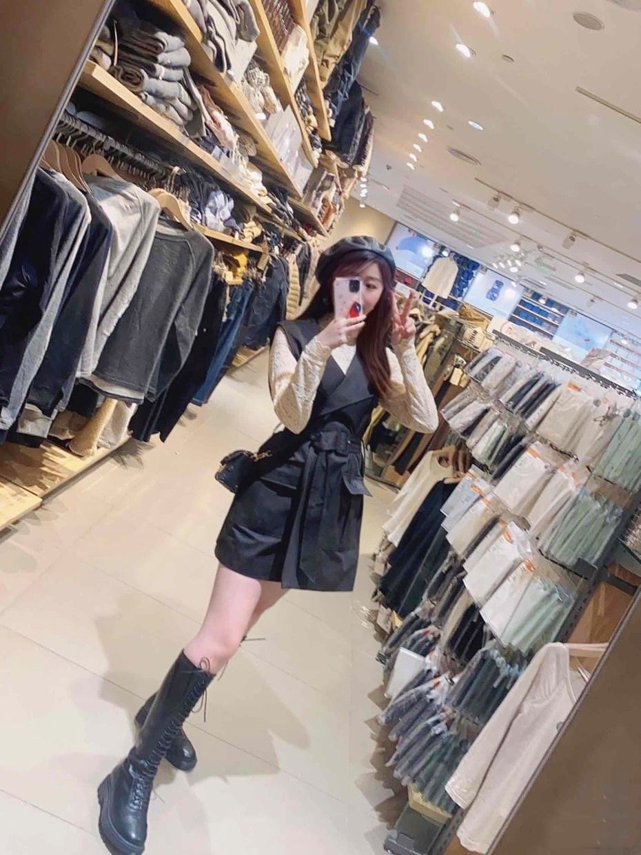 火线妹皮肤白嫩吹弹可破，鹿早早不服，立马展示大长腿完败好姐妹