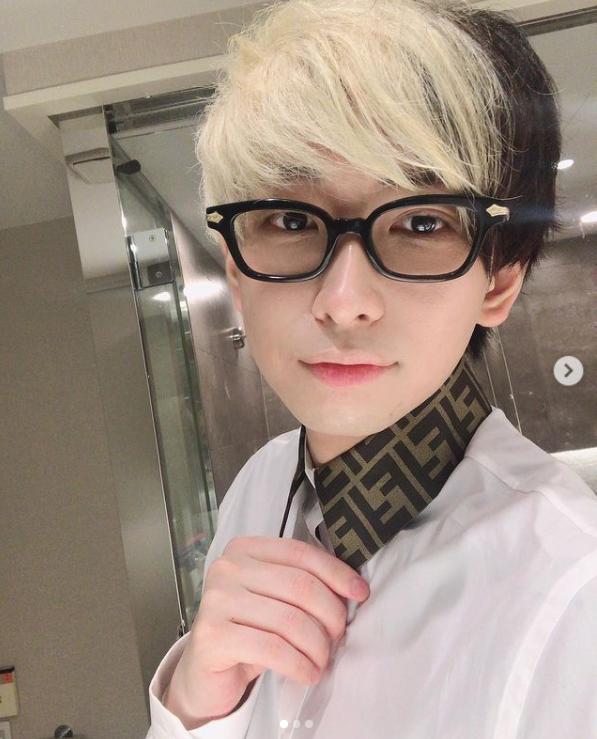 日本帅气第一网红买豪表炫富！全球仅一块，204万他全拿现金付