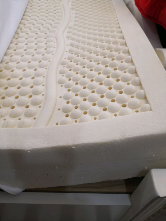 床垫怎样通过试睡分辨棕和乳胶,怎么分辨乳胶床垫跟海绵床垫