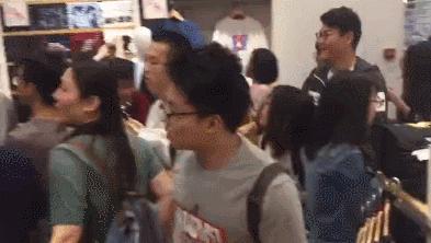 别跟了时尚丢了体面!3秒被抢光的优衣库,让无数人的素质掉一地