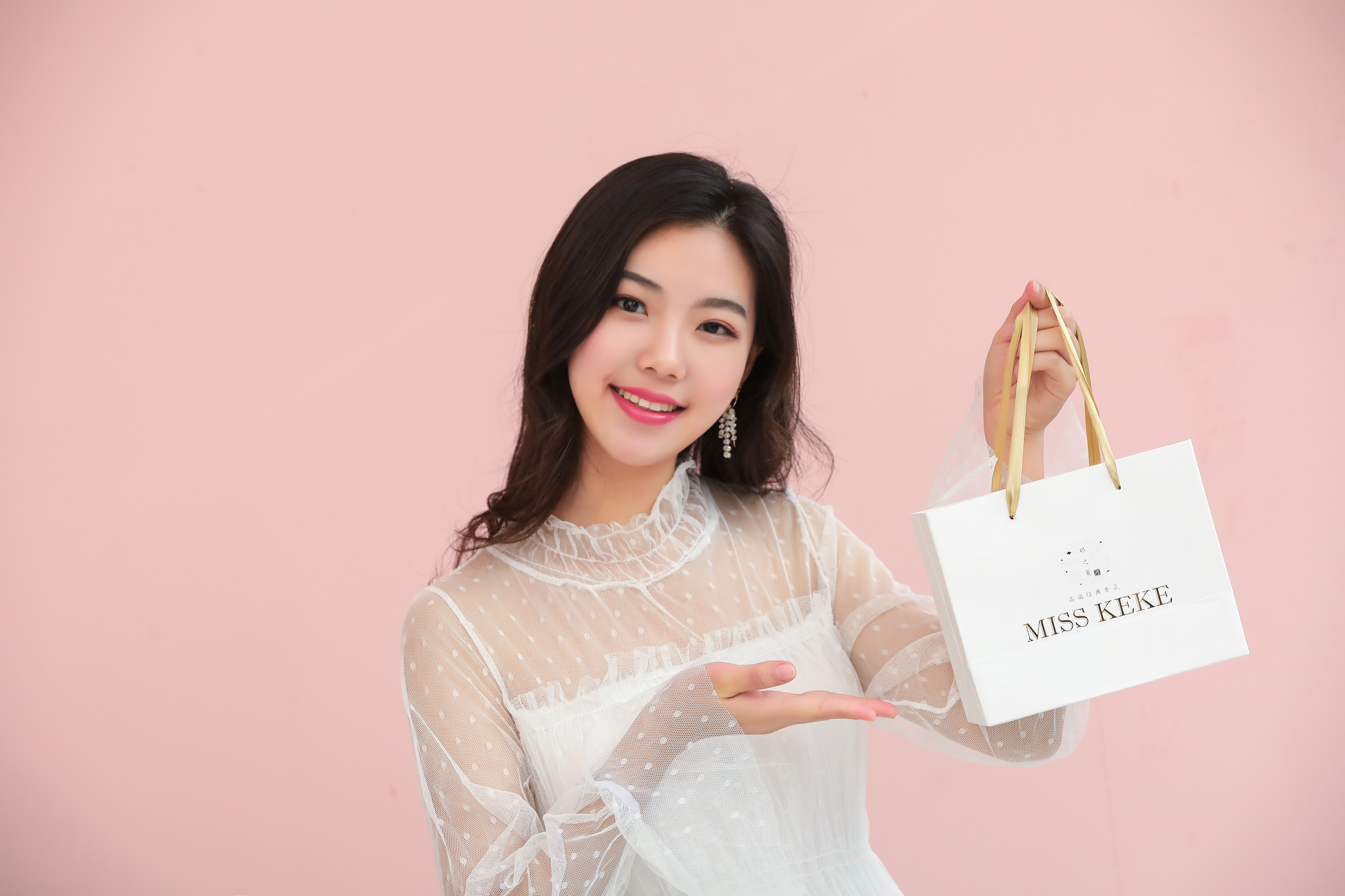 趁这些香水还没火，我先悄悄推荐给你