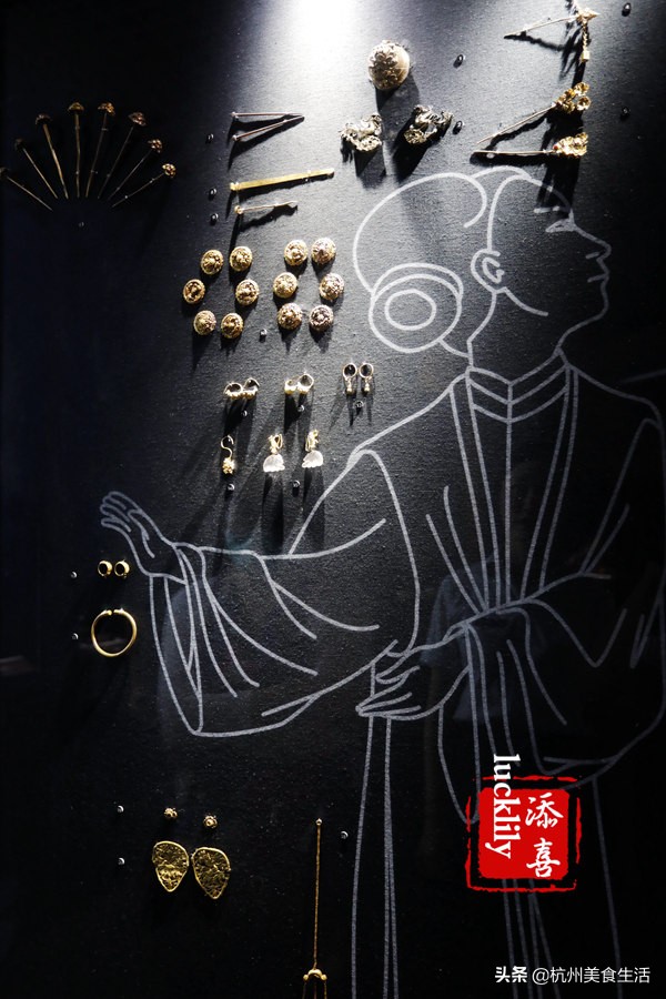 镇江美食三茅宫地锅鸡,镇江美食推荐锅盖面