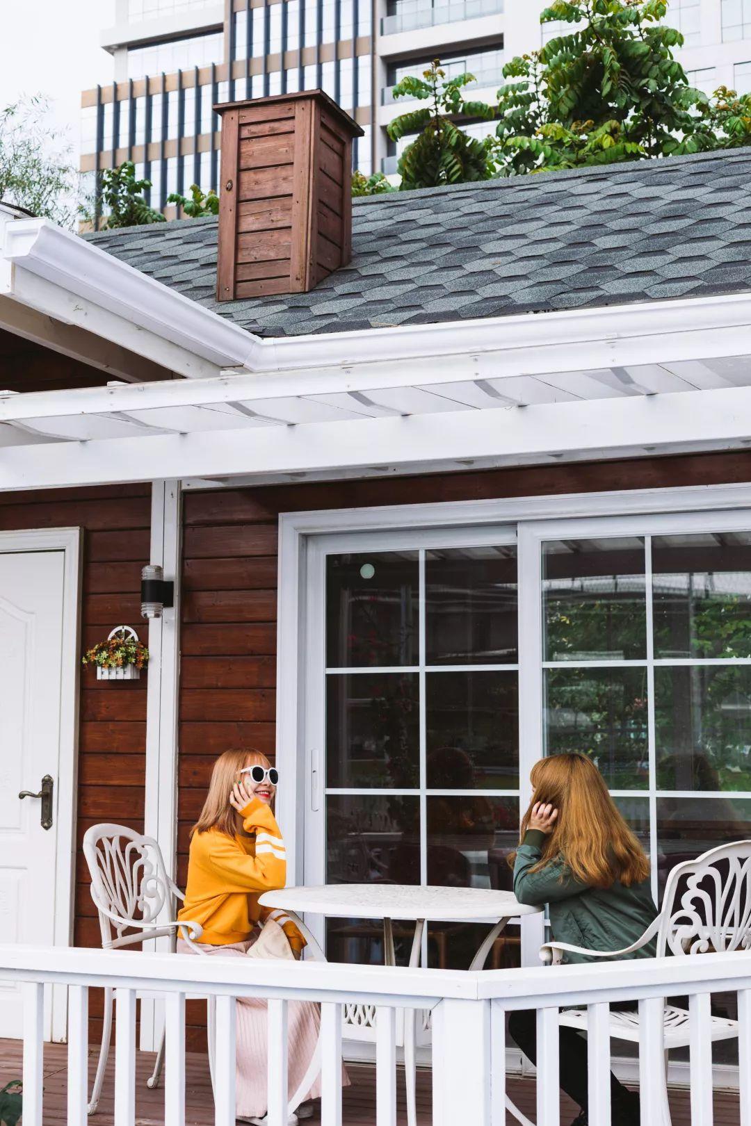 13000㎡运动餐厅，包足球场，打卡网红玻璃屋，集装箱，涂鸦楼梯