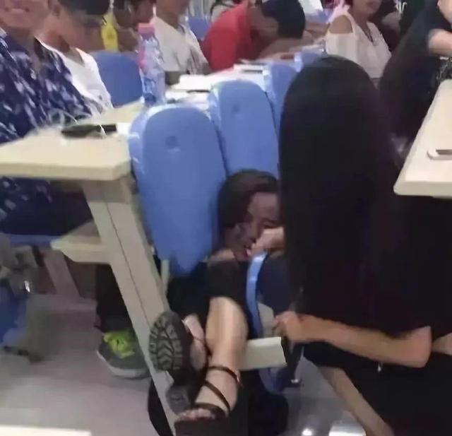 直男和直女中间隔着的山,为什么会有直男和直女