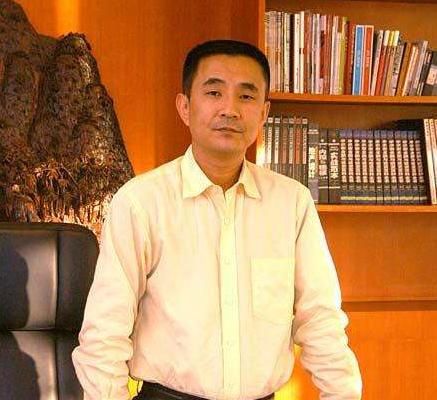 欠债800亿也不忘泡妞,豪掷1亿博美人一笑,父亲去世葬礼都不参加