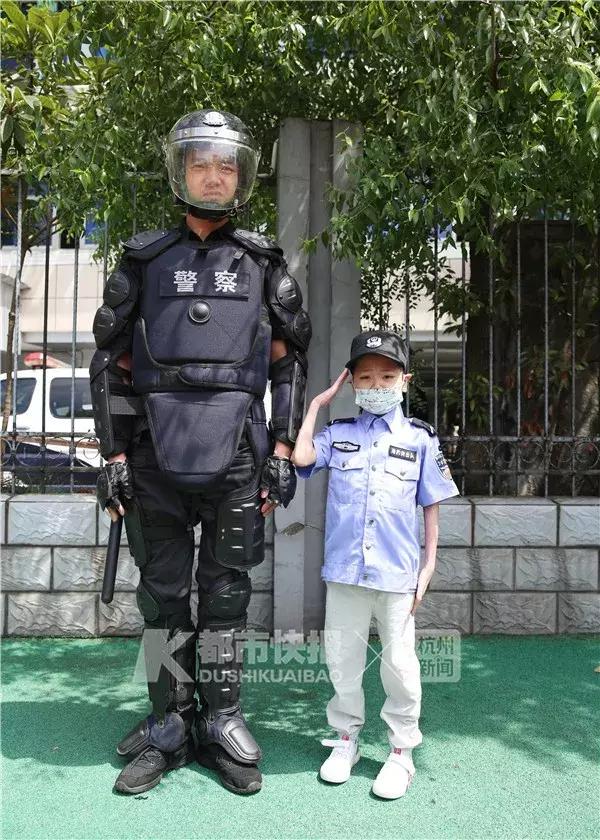 我想当警察原声视频,我想当警察正常吗