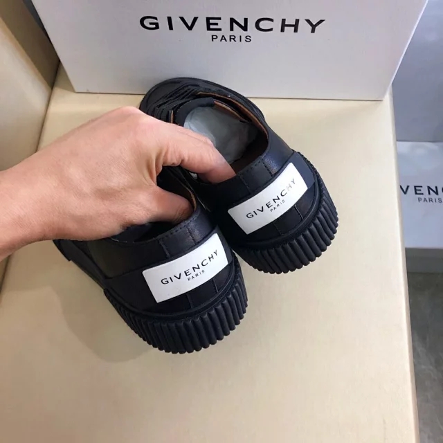 AJ被抖音毁成烂大街！纪梵希“黑骑士”首发一夜而红，标价680