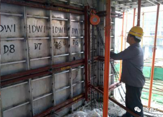 铝合金模板怎么和木模达到持平,木模板铝模施工