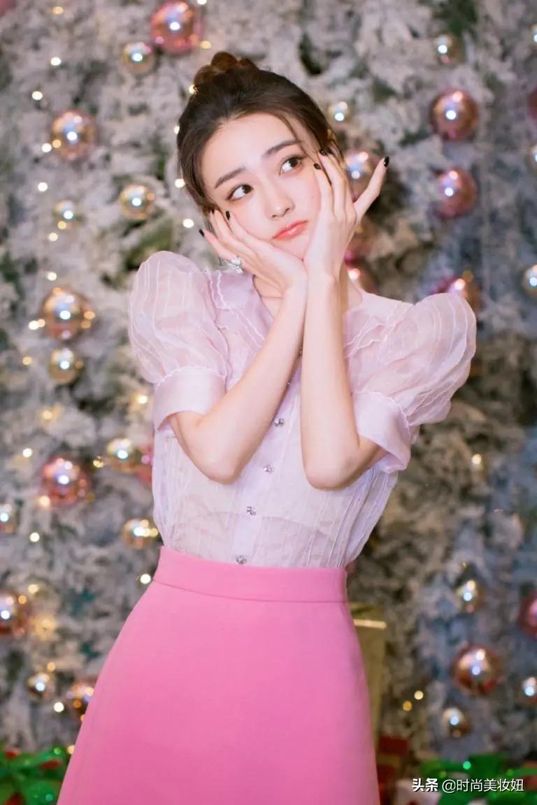 徐璐同款黑白碎花半身裙怎么搭配,徐璐白色连衣裙穿搭图