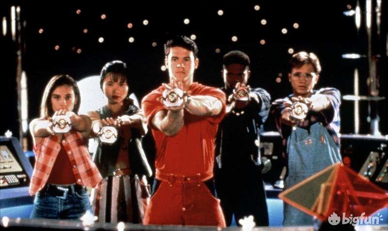 穿上一身牛B机甲放大招是每个男孩的美梦