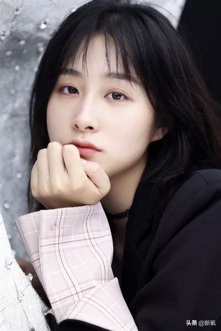 吴宣仪薇娅北京卫视,吴宣仪薇娅对比