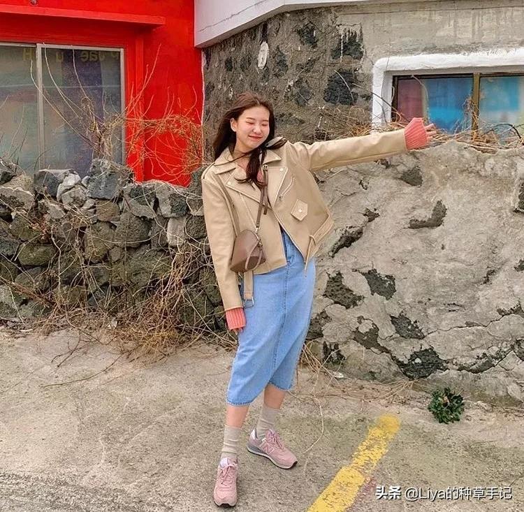 冬季羊羔毛卫衣怎么搭配才好看,冬款羊羔毛卫衣怎么搭配才好看