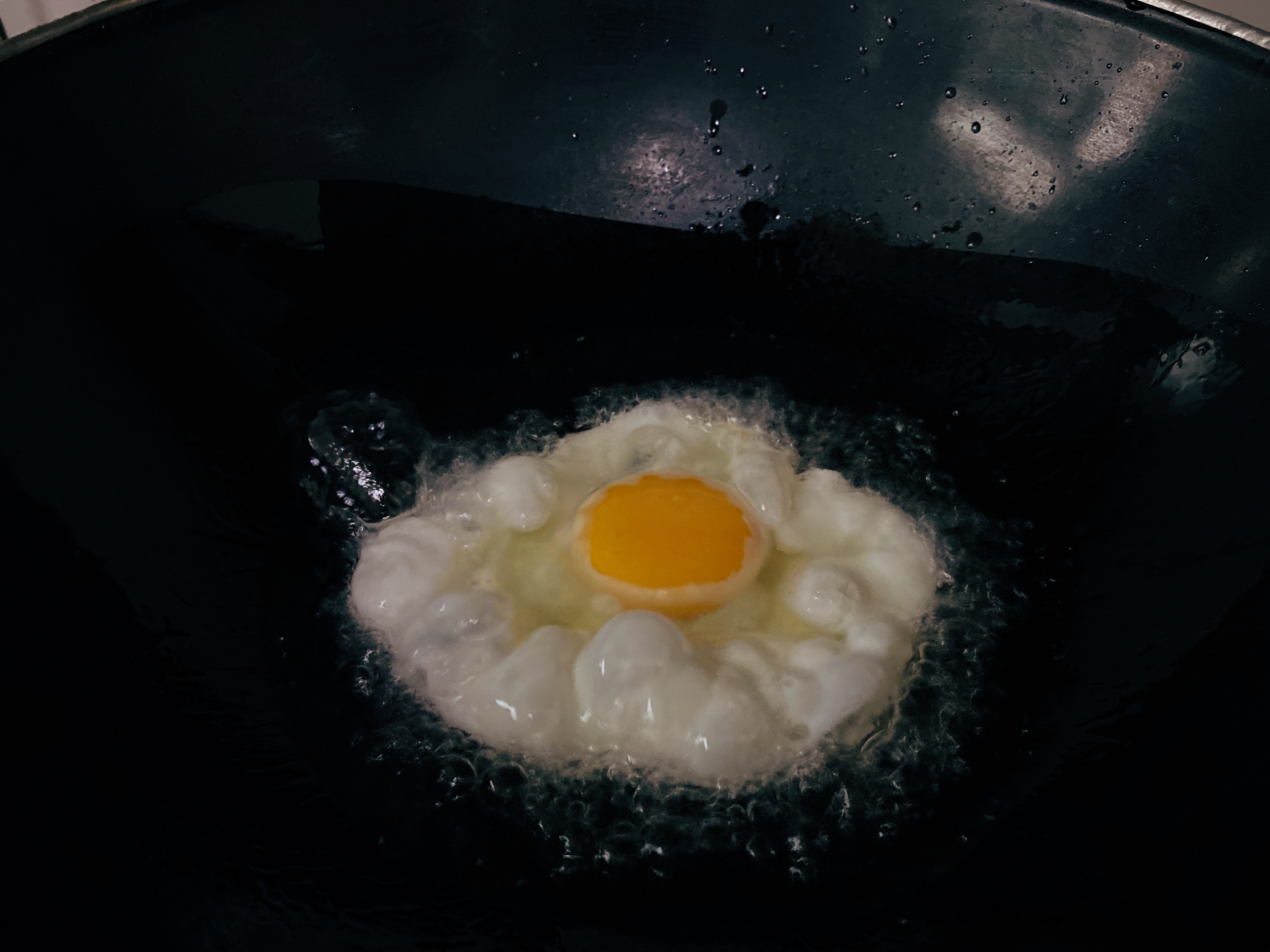 今天才知道什么是真正的荷包蛋，您做的只能叫“煎蛋、太阳蛋”