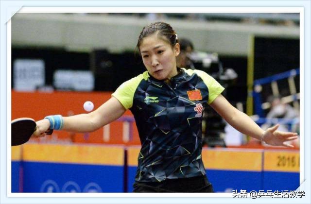 乒乓球上旋发球与下旋发球的区别,乒乓球发球规则怎么规定交替发球