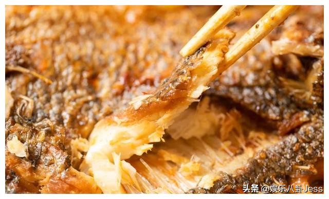 在李佳琦直播间买零食，是个划算的选择吗？