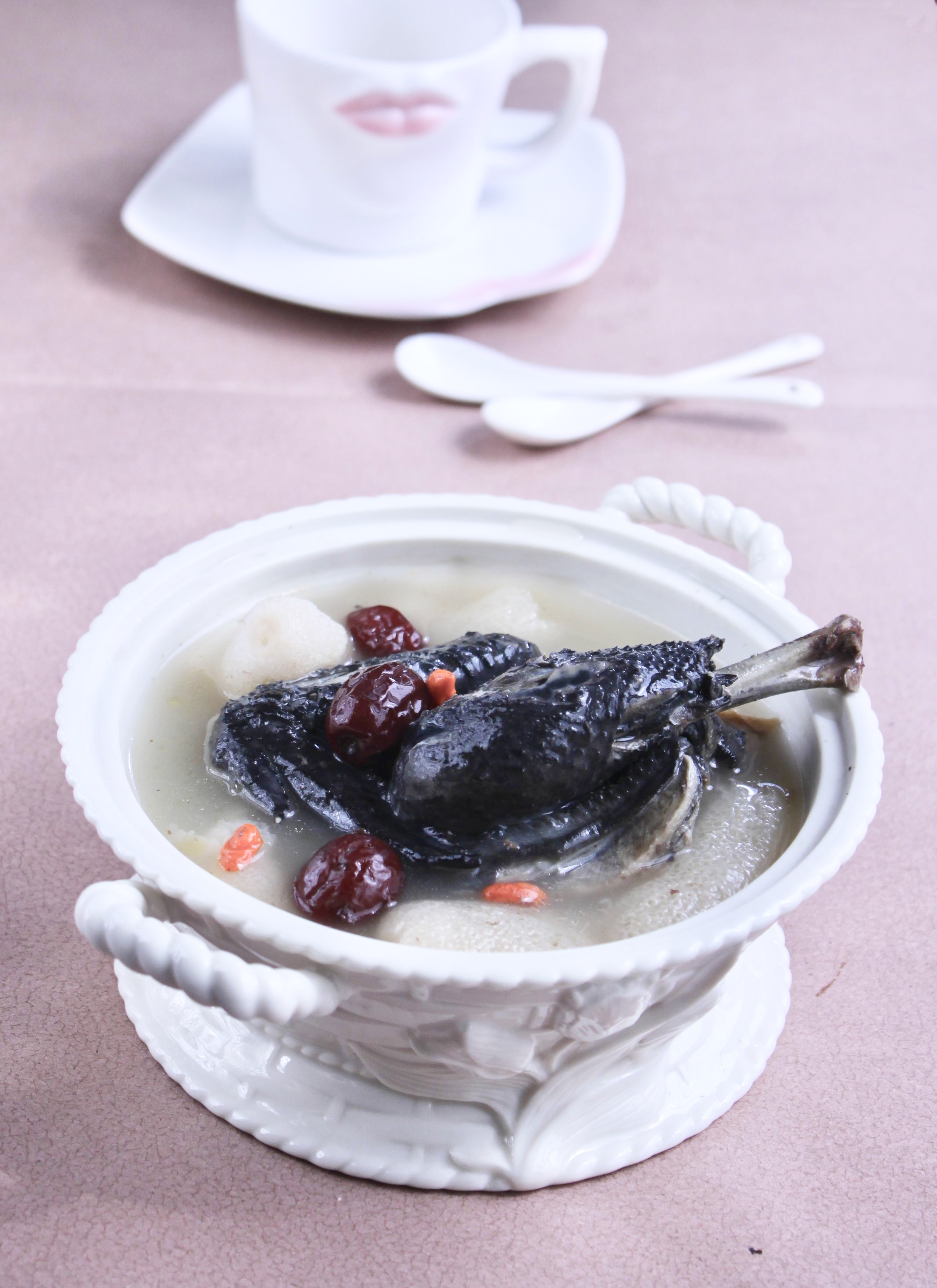 清炖鸡汤有腥味怎么办,炖鸡汤切记三不放的窍门