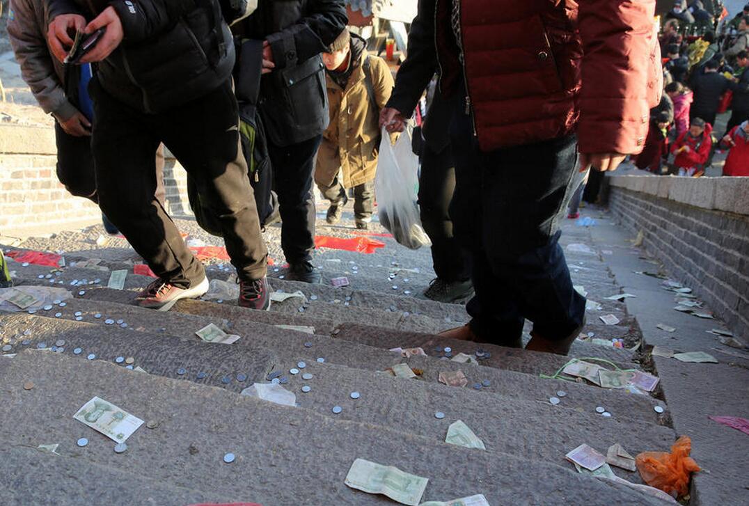 路上捡到钱有什么忌讳,在路上捡到的钱千万别捡