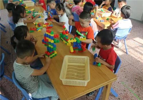 孩子上幼儿园都有哪些不适应,小孩上幼儿园不适应是什么症状