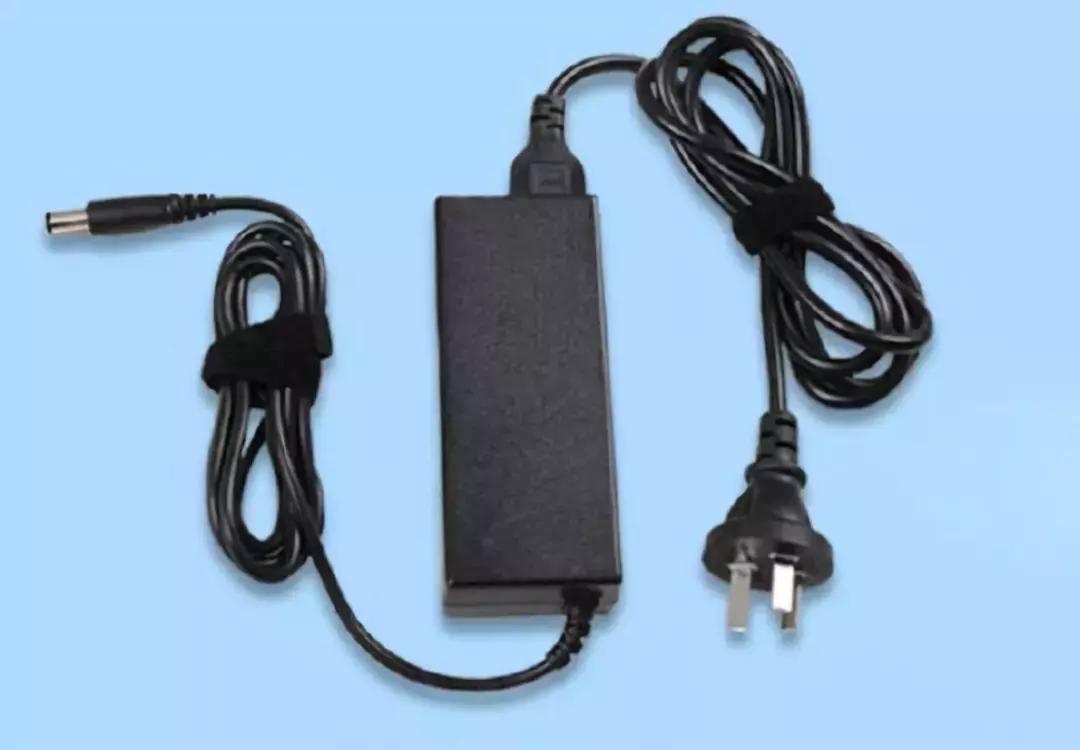 来面试的小姐姐拿出了一款新版笔记本，我去了解了一下……