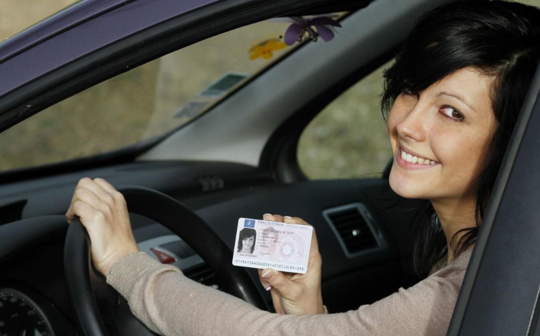 汽车轮胎上的小石子有什么危害,轮胎缝里的小石子有必要抠吗