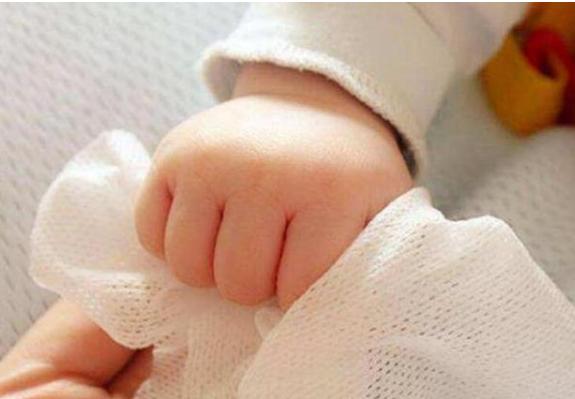 你还在用湿纸巾给小孩子擦手吗,你还在用湿巾给宝宝擦大便吗