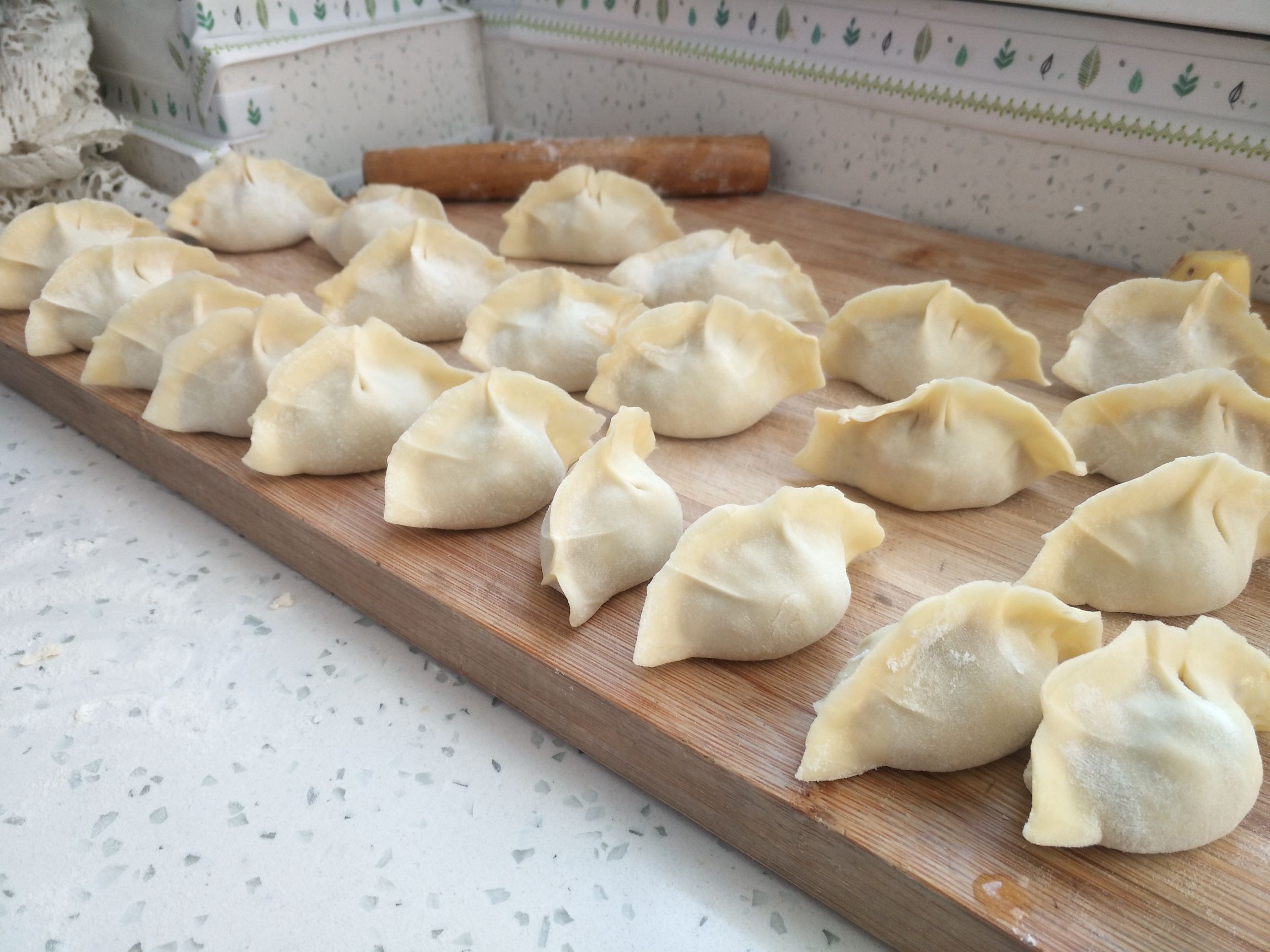 煮饺子时水是煮开了再下吗,煮饺子最忌讳开水下锅