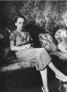 她浪漫史不断,近乎放荡,经常语出惊人“不当作家,就去当*女妓**”