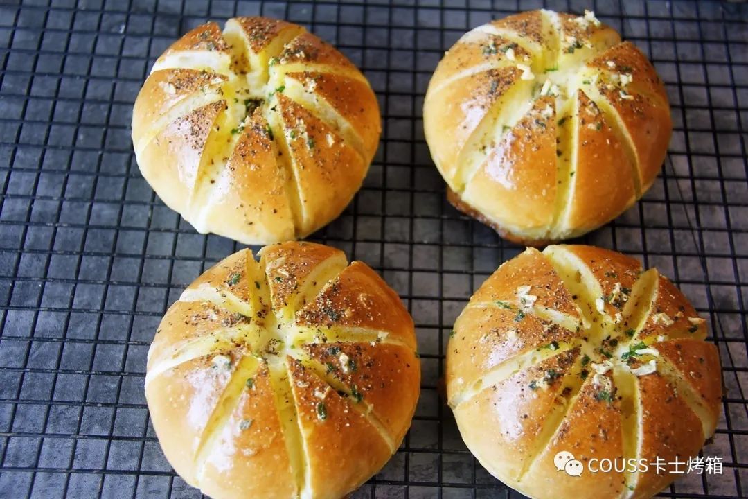 网红蒜香芝士面包,网红面包爆款芝士卷包