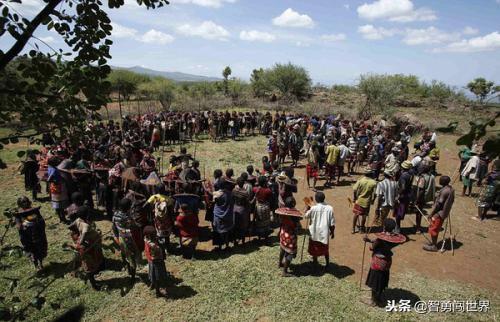 非洲最残忍的风俗，年青女子被亲生父母送去割礼，至今依然保留着