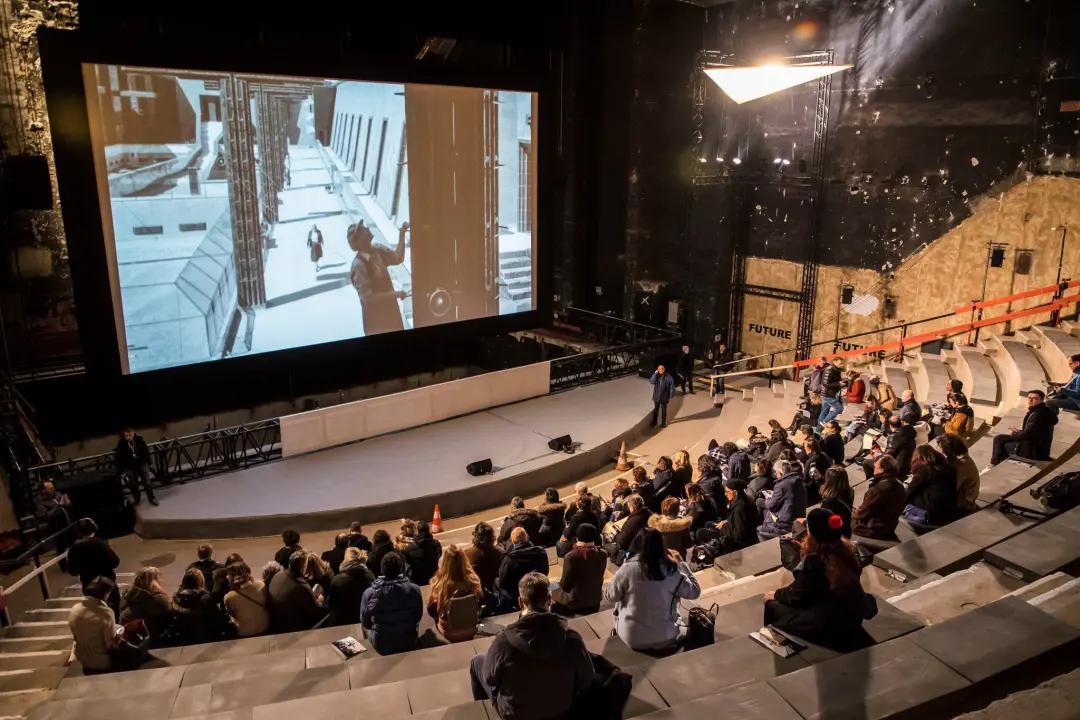 它是改变影史的神作,还是惨无人道的*行暴**?