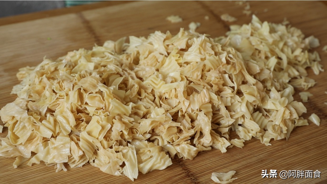 多用这菜调包子馅,多用这面擀包子皮,孩子吃促消化,成人吃减肉