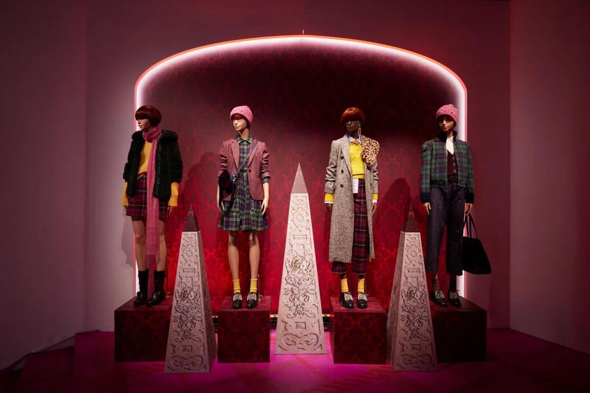 maxco格子外套搭配 (maxco藏蓝色短外套怎么搭配)